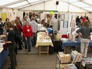 Im Ausstellungs-Zelt