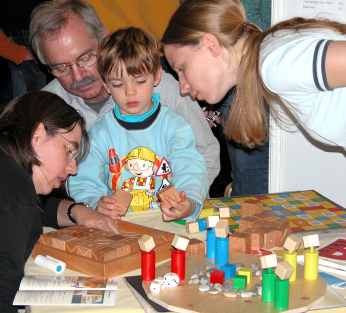 Spielwies'n M&uuml;nchen, 2005, Standbetreuung Tatjana Pauli
