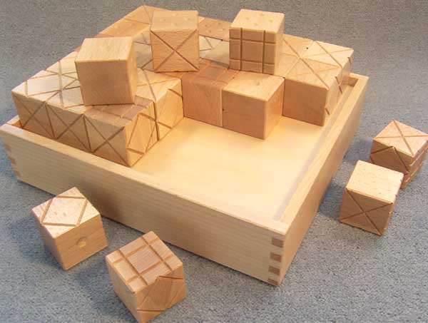 Kubus Fugus - Holzkasten mit Schiebedeckel, lackiert